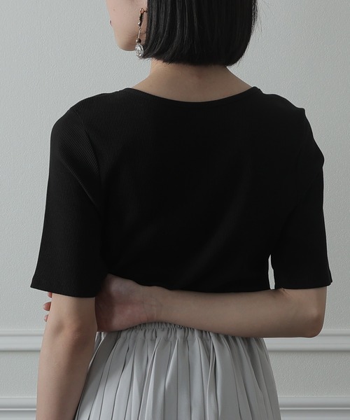 ElegChic(エレグシック)の「Vネックコットンリブトップス(Tシャツ/カットソー・レディース・オフホワイト/ベージュ/ブラック・XL/XXL/4L/M/L)」の6枚目の写真