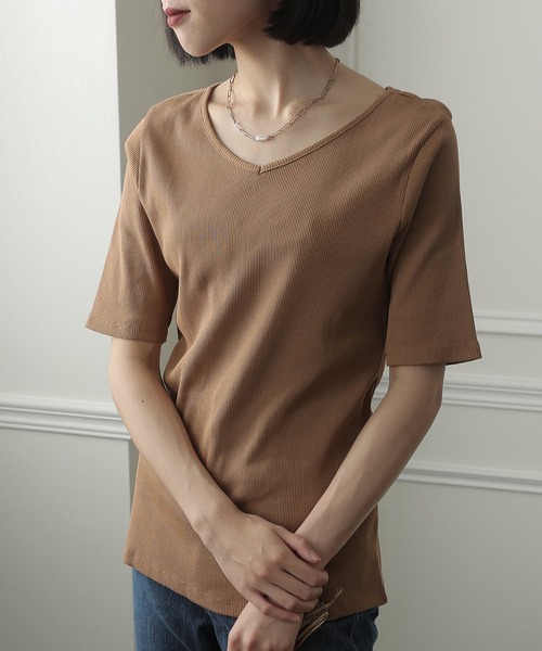 ElegChic(エレグシック)の「Vネックコットンリブトップス(Tシャツ/カットソー・レディース・オフホワイト/ベージュ/ブラック・XL/XXL/4L/M/L)」の8枚目の写真