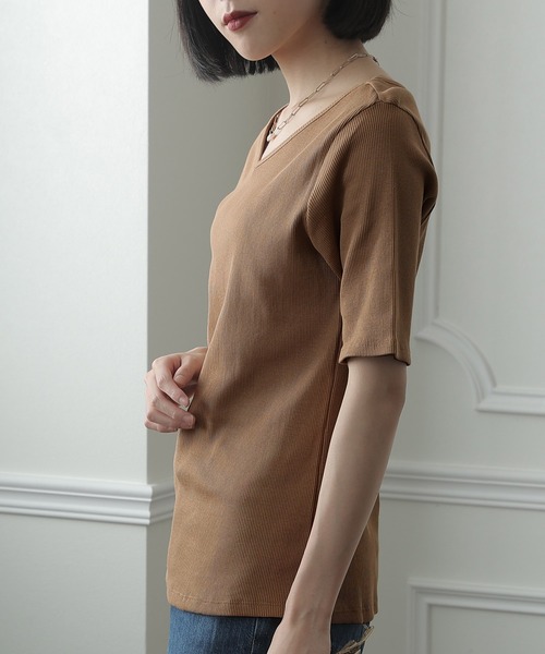 ElegChic(エレグシック)の「Vネックコットンリブトップス(Tシャツ/カットソー・レディース・オフホワイト/ベージュ/ブラック・XL/XXL/4L/M/L)」の15枚目の写真