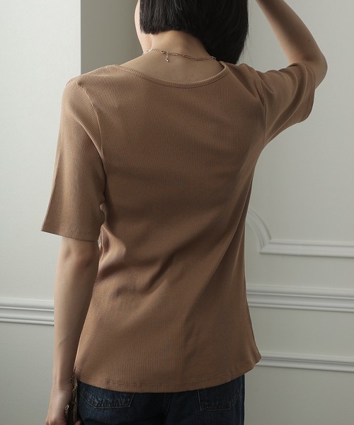 ElegChic(エレグシック)の「Vネックコットンリブトップス(Tシャツ/カットソー・レディース・オフホワイト/ベージュ/ブラック・XL/XXL/4L/M/L)」の12枚目の写真