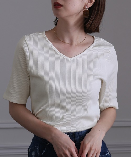 ElegChic(エレグシック)の「Vネックコットンリブトップス(Tシャツ/カットソー・レディース・オフホワイト/ベージュ/ブラック・XL/XXL/4L/M/L)」の11枚目の写真