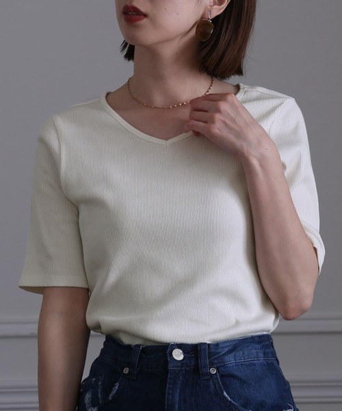 ElegChic(エレグシック)の「Vネックコットンリブトップス(Tシャツ/カットソー・レディース・オフホワイト/ベージュ/ブラック・XL/XXL/4L/M/L)」の7枚目の写真