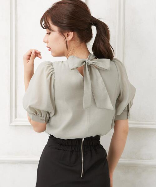 Allamanda(アラマンダ)の「Backリボンハイネックシアー/ブラウス(シャツ/ブラウス・レディース・ブラック/オフホワイト/ライトカーキ/ピンクベージュ・M)」の3枚目の写真