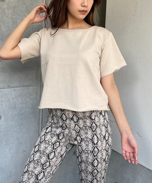 SPIRALGIRL（スパイラルガール）の「バックプリントミニ裏毛トップス（Tシャツ/カットソー・レディース・ブラック/ベージュ/パープル・FREE）」の3枚目の写真