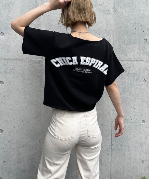 SPIRALGIRL（スパイラルガール）の「バックプリントミニ裏毛トップス（Tシャツ/カットソー・レディース・ブラック/ベージュ/パープル・FREE）」の2枚目の写真