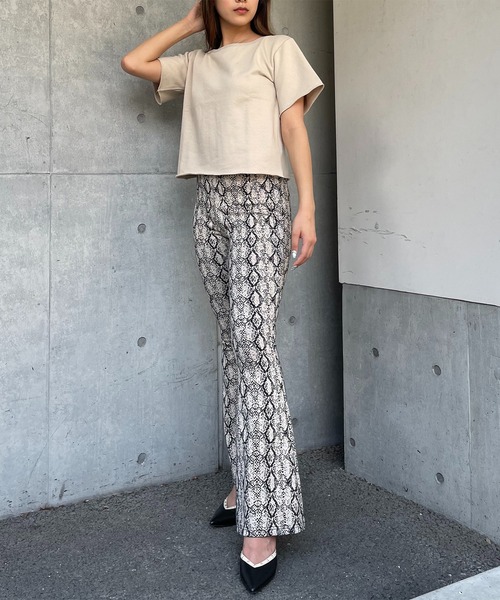 SPIRALGIRL（スパイラルガール）の「バックプリントミニ裏毛トップス（Tシャツ/カットソー・レディース・ブラック/ベージュ/パープル・FREE）」の5枚目の写真