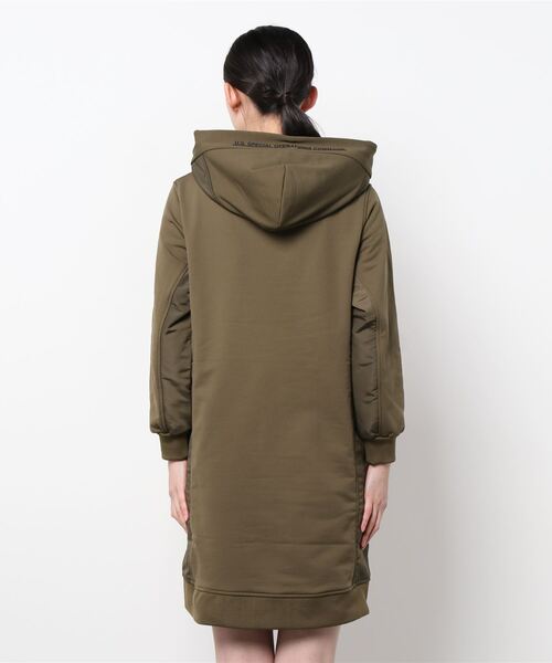 AVIREX（アヴィレックス）の「AH/ フーディーパーカーワンピースドレス/ HOODIE　PARKA　ONEPIECE DRESS（ワンピース・レディース・ブラック/オフホワイト/オリーブ・MEDIUM/SMALL）」の5枚目の写真