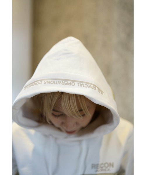 AVIREX（アヴィレックス）の「AH/ フーディーパーカーワンピースドレス/ HOODIE　PARKA　ONEPIECE DRESS（ワンピース・レディース・ブラック/オフホワイト/オリーブ・MEDIUM/SMALL）」の13枚目の写真