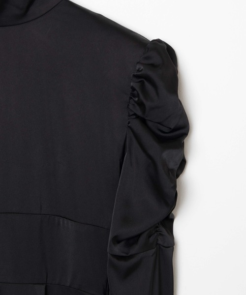 Romansual(ロマンシュアル)の「Romansual/バックリボンパワショルサテンワンピース(ワンピース・レディース・ブラック・FREE)」の3枚目の写真