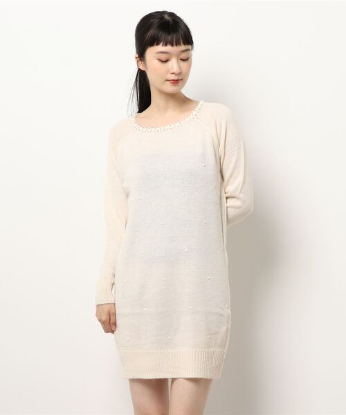 REAL CUBE（リアルキューブ）の「ビジュー付きニットチュニックワンピース（ワンピース・レディース・ブルー/グリーン/ベージュ/イエロー/ネイビー・M）」の2枚目の写真