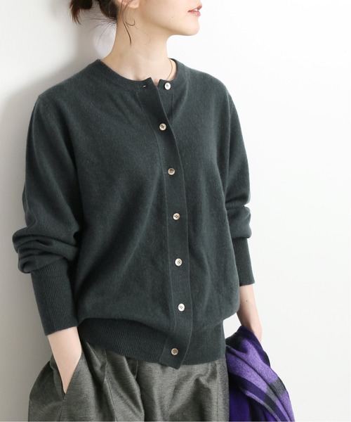 IENA(イエナ)の「カシミヤクルーネックカーディガン◆(ニット/セーター・レディース・グレー/ナチュラル/ネイビー/ピンク・FREE)」の2枚目の写真