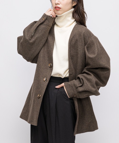 CIAOPANIC（チャオパニック）の「【UNSPARE/アンスペア】ショルダータックジャケット/WEB・一部店舗限定（ノーカラーコート・レディース・ベージュ/モカ・FREE）」の2枚目の写真