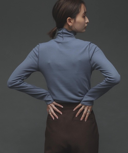 SENSE OF PLACE by URBAN RESEARCH（センスオブプレイスバイアーバンリサーチ）の「『UR TECH』 リブハイネックトップ（Tシャツ/カットソー・レディース・ブラック/アイボリー/ライトブルー・ONE）」の6枚目の写真