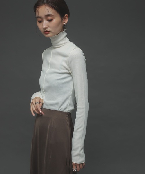 SENSE OF PLACE by URBAN RESEARCH（センスオブプレイスバイアーバンリサーチ）の「『UR TECH』 リブハイネックトップ（Tシャツ/カットソー・レディース・ブラック/アイボリー/ライトブルー・ONE）」の8枚目の写真