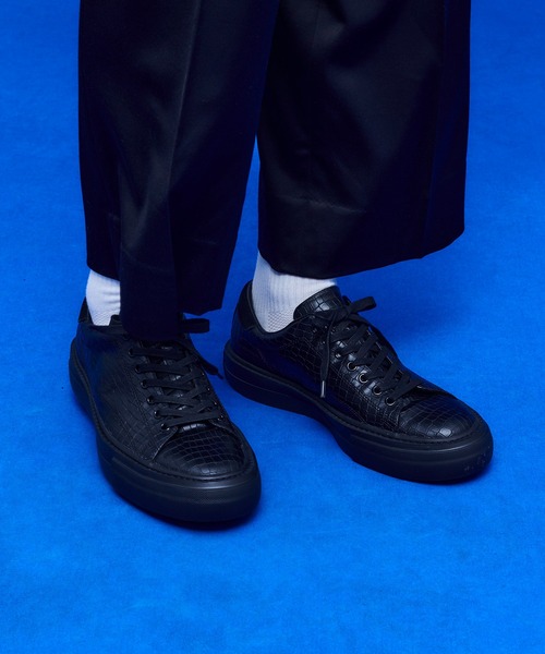 UNITED TOKYO（ユナイテッドトウキョウ）の「Emboss sneaker（スニーカー・メンズ・ホワイト/ブラック・1/2/3）」の2枚目の写真