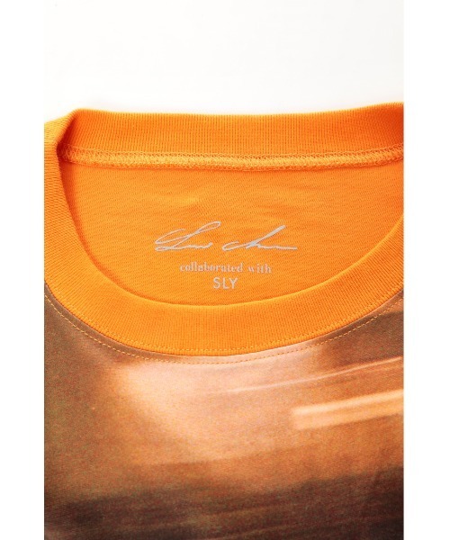 SLY（スライ）の「LUI ARAKI X SLY BIG PRINT T/SH ビッグ プリント Tシャツ（Tシャツ/カットソー・レディース・オレンジ系その他/ブラック系その他2・FREE）」の18枚目の写真