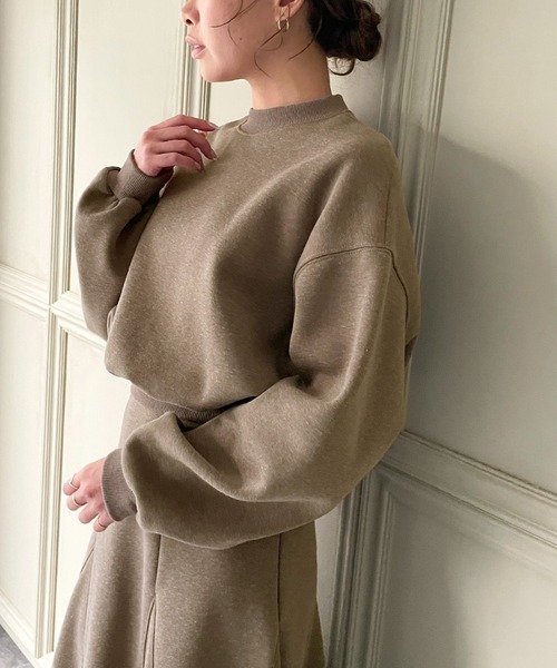 JUNOAH（ジュノア）の「ショート丈トレーナー&マーメイドスカート