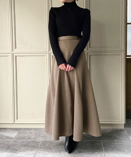 JUNOAH（ジュノア）の「ショート丈トレーナー&マーメイドスカート