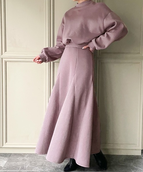 JUNOAH（ジュノア）の「ショート丈トレーナー&マーメイドスカート