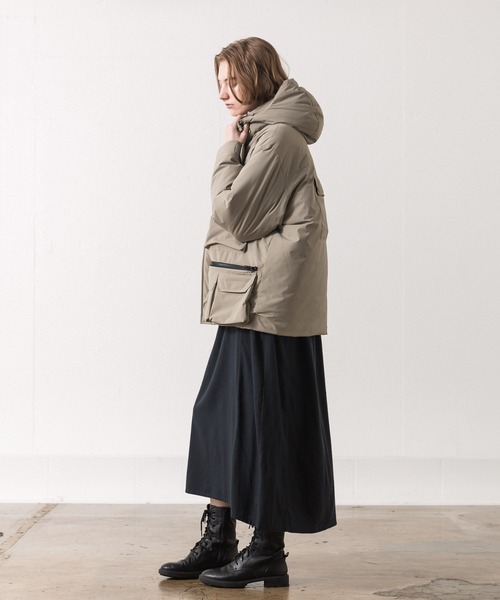 ALLUMER（アリュメール）の「2レイヤータクティカルダウンジャケット（ダウンジャケット/コート・レディース・ブラック/カーキ/グレイッシュベージュ・1）」の17枚目の写真