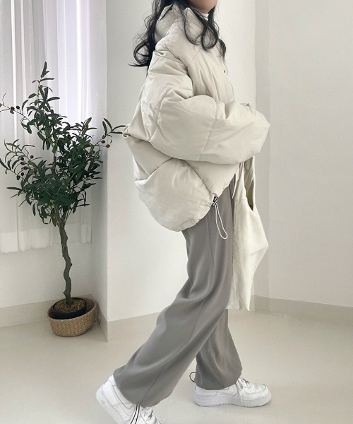 BEIDELLI（ベイデリー）の「[BELLIDE MADE] オーバーフィットストリングショートパディング（ダウンジャケット/コート・レディース・ブラック/グレー/アイボリー・FREE）」の11枚目の写真