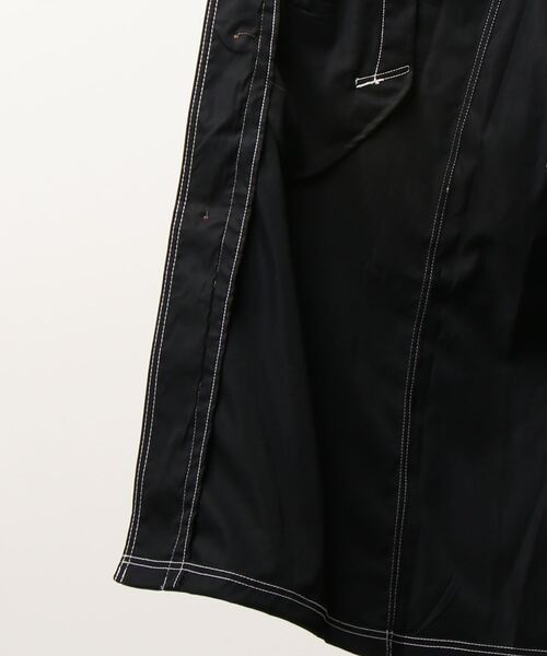 STYLEBLOCK（スタイルブロック）の「シャークスキン配色ステッチステンカラーコート（ステンカラーコート・レディース・ベージュ/ブラック/オリーブ/ホワイト系その他・M）」の5枚目の写真