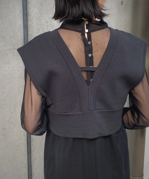 &g'aime（アンジェム）の「【&g’aime】ショートニットベスト（ベスト・レディース・グレイッシュベージュ/チャコールグレー・FREE）」の6枚目の写真