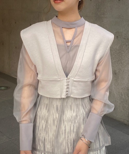 &g'aime（アンジェム）の「【&g’aime】ショートニットベスト（ベスト・レディース・グレイッシュベージュ/チャコールグレー・FREE）」の10枚目の写真