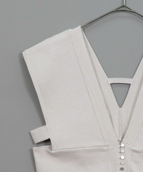 &g'aime（アンジェム）の「【&g’aime】ショートニットベスト（ベスト・レディース・グレイッシュベージュ/チャコールグレー・FREE）」の15枚目の写真