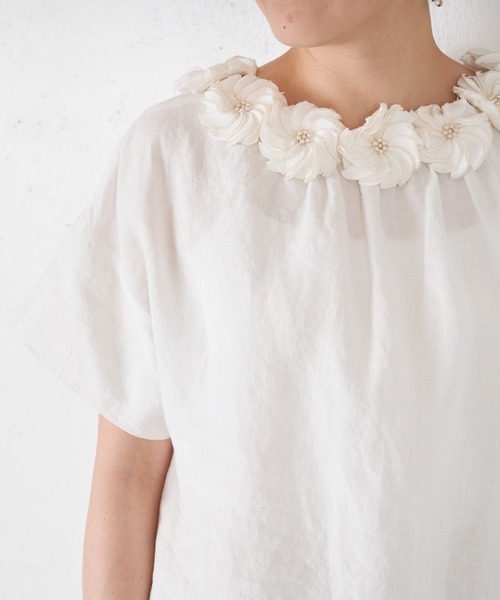 BEARDSLEY（ビアズリー）の「モチーフの取り外し可 前後着用可 着回し力の高い1着 花モチーフブラウス（シャツ/ブラウス・レディース・ブラック/アイボリー・FREE）」の3枚目の写真