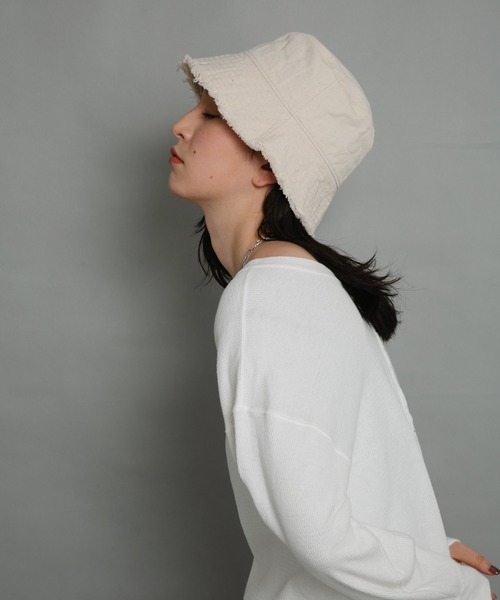 COLOR TOKYO ACCESSORIES(カラートウキョウアクセサリー)の「ダメージデザインバケットハット(ハット・レディース・OFF WHT/Black/White・FREE)」の3枚目の写真