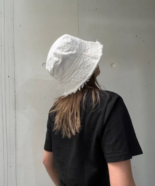 COLOR TOKYO ACCESSORIES(カラートウキョウアクセサリー)の「ダメージデザインバケットハット(ハット・レディース・OFF WHT/Black/White・FREE)」の4枚目の写真