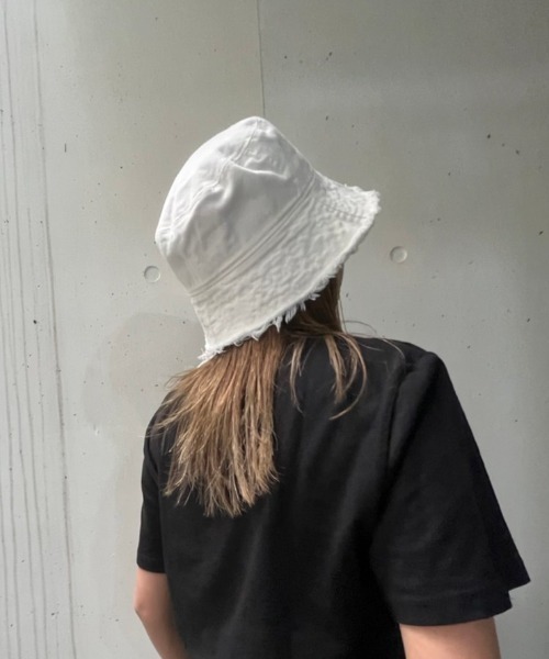 COLOR TOKYO ACCESSORIES(カラートウキョウアクセサリー)の「ダメージデザインバケットハット(ハット・レディース・OFF WHT/Black/White・FREE)」の5枚目の写真