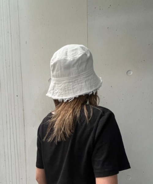 COLOR TOKYO ACCESSORIES(カラートウキョウアクセサリー)の「ダメージデザインバケットハット(ハット・レディース・OFF WHT/Black/White・FREE)」の6枚目の写真