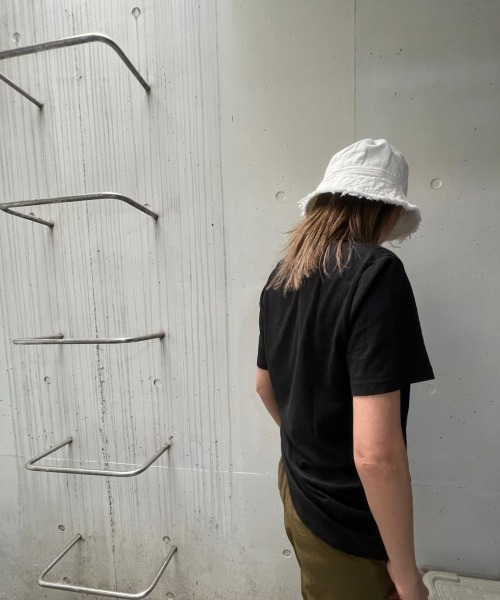 COLOR TOKYO ACCESSORIES(カラートウキョウアクセサリー)の「ダメージデザインバケットハット(ハット・レディース・OFF WHT/Black/White・FREE)」の7枚目の写真
