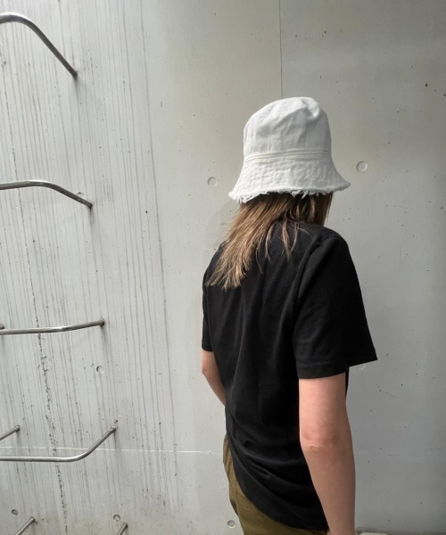 COLOR TOKYO ACCESSORIES(カラートウキョウアクセサリー)の「ダメージデザインバケットハット(ハット・レディース・OFF WHT/Black/White・FREE)」の8枚目の写真