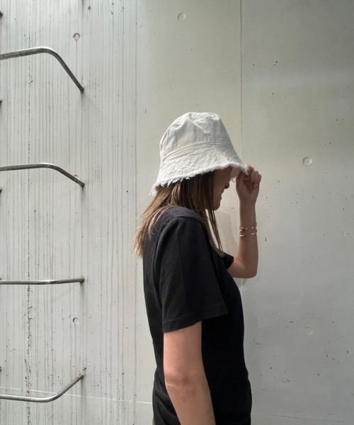 COLOR TOKYO ACCESSORIES(カラートウキョウアクセサリー)の「ダメージデザインバケットハット(ハット・レディース・OFF WHT/Black/White・FREE)」の9枚目の写真