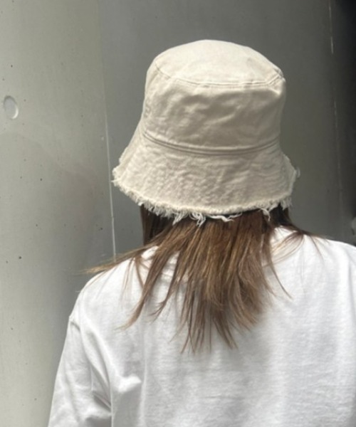 COLOR TOKYO ACCESSORIES(カラートウキョウアクセサリー)の「ダメージデザインバケットハット(ハット・レディース・OFF WHT/Black/White・FREE)」の16枚目の写真