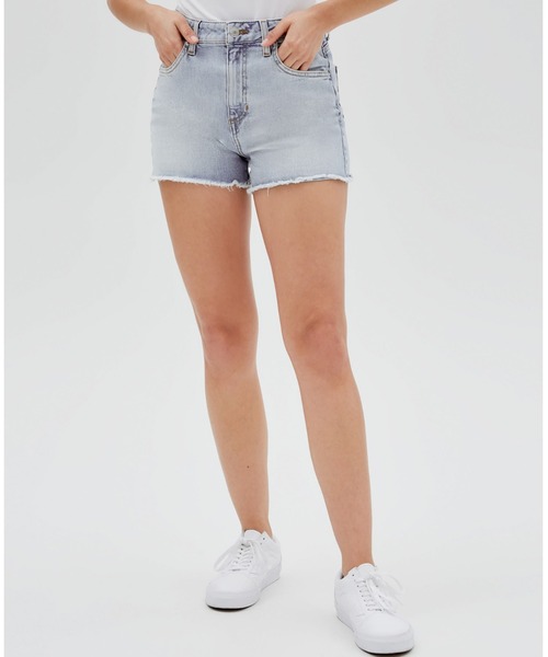 Guess（ゲス）の「GUESS Originals Super High-Rise Denim Shorts デニムパンツ ジーンズ レディース（デニムパンツ・レディース・ライトインディゴブルー・24inch/25inch/26inch/27inch/28inch）」の5枚目の写真