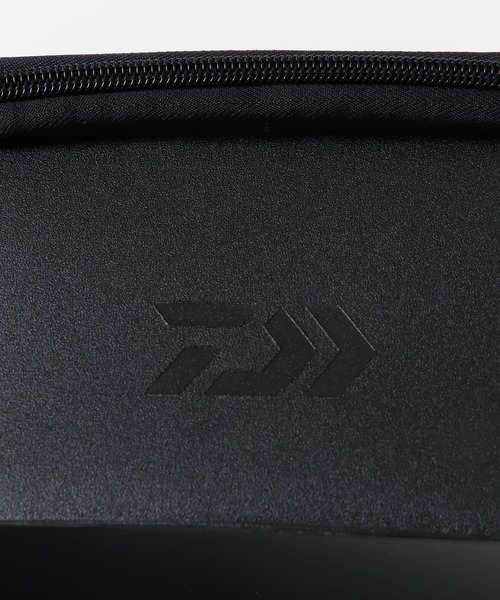 DAIWA（ダイワ）の「DAIWA　MULTI PURPOSE BAG S（ショルダーバッグ・メンズ・ブラック・-）」の4枚目の写真