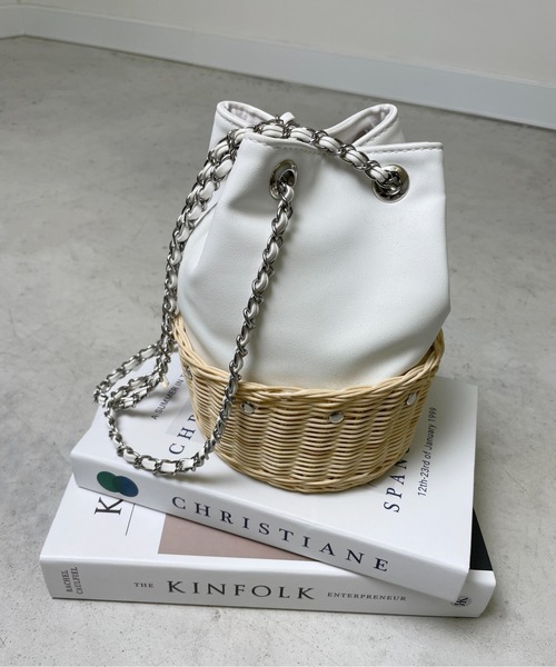 StyleSea（スタイルシー）の「フェイクレザードッキングカゴバッグ（ショルダーバッグ・レディース・ホワイト/ブラック/カーキ/イエロー・FREE）」の2枚目の写真