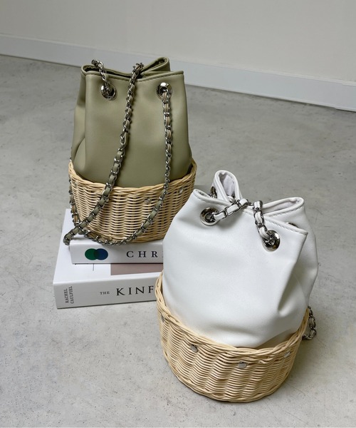 StyleSea（スタイルシー）の「フェイクレザードッキングカゴバッグ（ショルダーバッグ・レディース・ホワイト/ブラック/カーキ/イエロー・FREE）」の4枚目の写真