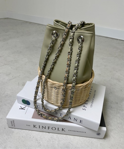 StyleSea（スタイルシー）の「フェイクレザードッキングカゴバッグ（ショルダーバッグ・レディース・ホワイト/ブラック/カーキ/イエロー・FREE）」の6枚目の写真