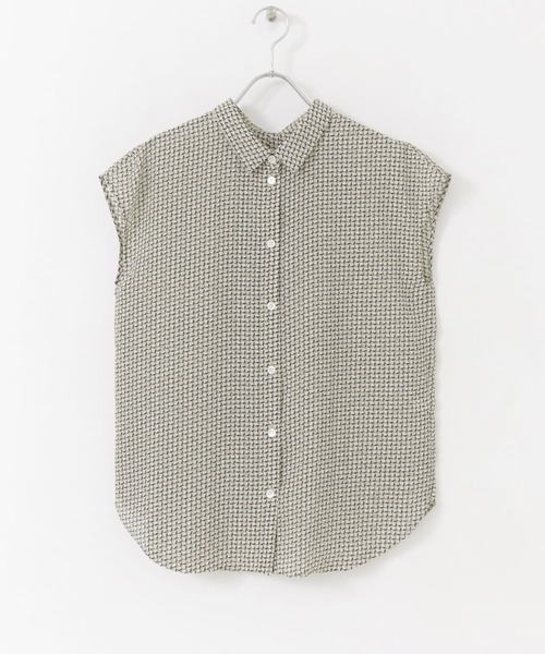 URBAN RESEARCH（アーバンリサーチ）の「ジオメトリックプリントフレンチスリーブシャツ（シャツ/ブラウス・レディース・ホワイト系その他/ブルー系その他・FREE）」の4枚目の写真