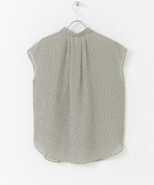 URBAN RESEARCH（アーバンリサーチ）の「ジオメトリックプリントフレンチスリーブシャツ（シャツ/ブラウス・レディース・ホワイト系その他/ブルー系その他・FREE）」の5枚目の写真