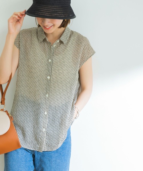 URBAN RESEARCH（アーバンリサーチ）の「ジオメトリックプリントフレンチスリーブシャツ（シャツ/ブラウス・レディース・ホワイト系その他/ブルー系その他・FREE）」の14枚目の写真