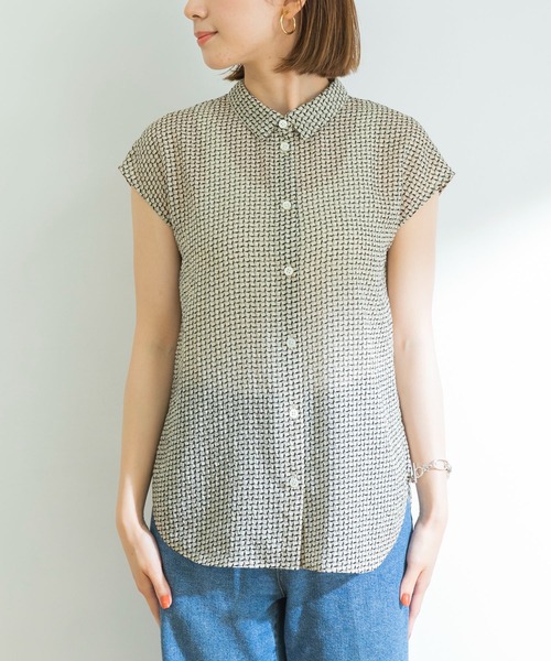 URBAN RESEARCH（アーバンリサーチ）の「ジオメトリックプリントフレンチスリーブシャツ（シャツ/ブラウス・レディース・ホワイト系その他/ブルー系その他・FREE）」の8枚目の写真