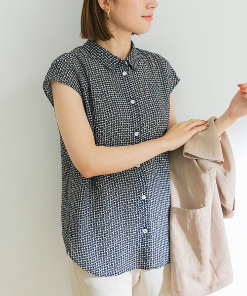 URBAN RESEARCH（アーバンリサーチ）の「ジオメトリックプリントフレンチスリーブシャツ（シャツ/ブラウス・レディース・ホワイト系その他/ブルー系その他・FREE）」の20枚目の写真