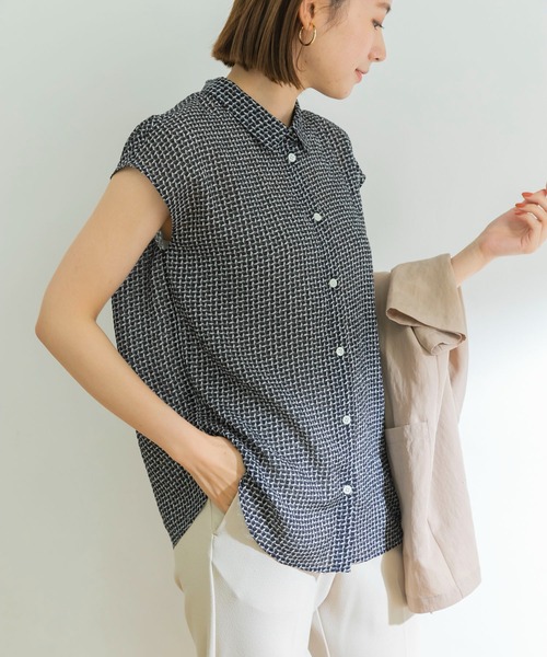 URBAN RESEARCH（アーバンリサーチ）の「ジオメトリックプリントフレンチスリーブシャツ（シャツ/ブラウス・レディース・ホワイト系その他/ブルー系その他・FREE）」の19枚目の写真