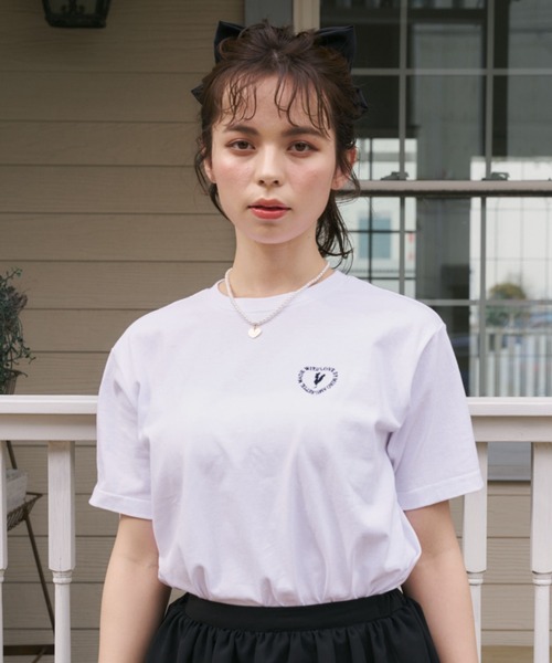 MIRO AMURETTE(ミロアミュレット)の「niwatori embroidery T-shirt(Tシャツ/カットソー・レディース・ホワイト×レッド/ホワイト×ネイビー・FREE)」の2枚目の写真
